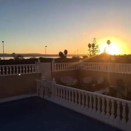 Chalet Con Vista Para Salinas Y Piscina Privada Feriehus Torrevieja
