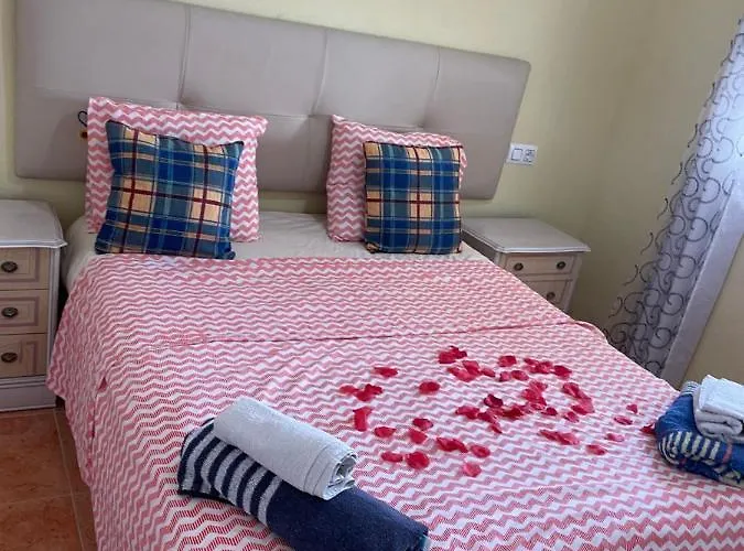 Chalet Con Vista Para Salinas Y Piscina Privada